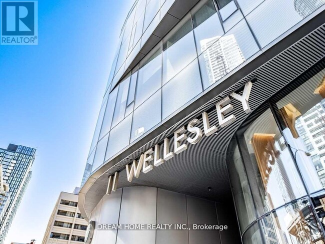 Building Photo - 11-5111 Wellesley St W