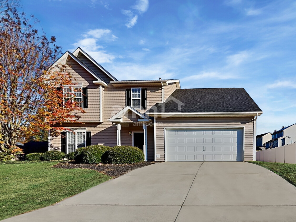 Foto principal - 215 Creekview Dr