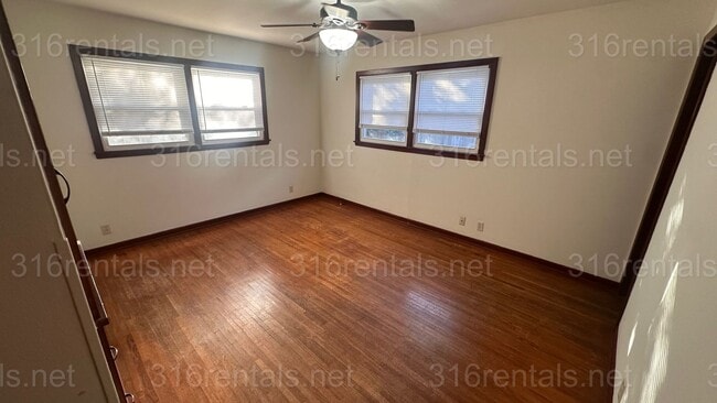 Building Photo - $775 - 1 bed 1 bath - Duplex