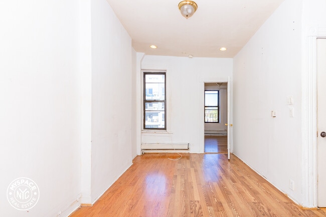 Building Photo - 487 St Johns Pl