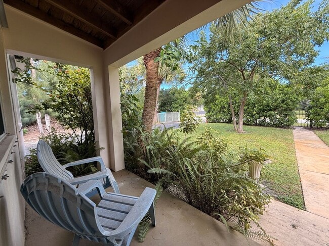 Building Photo - 620 NE 12th Ave