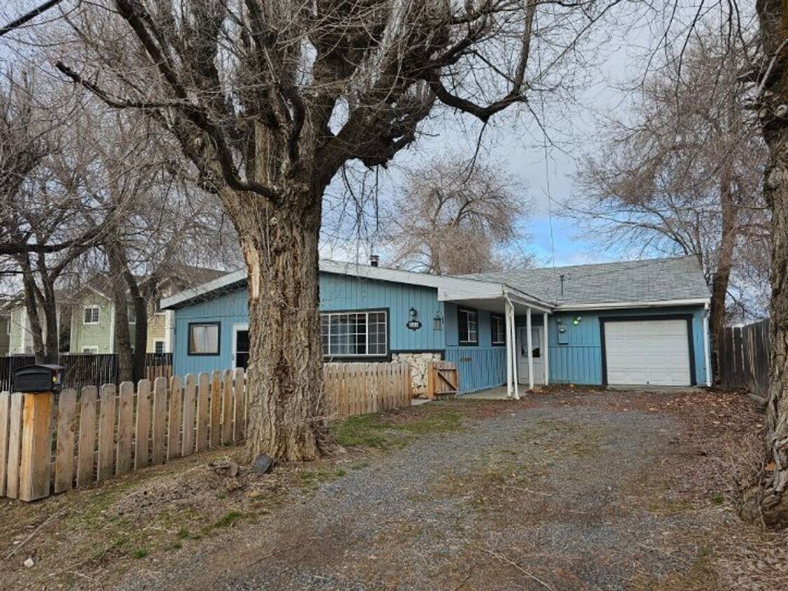Foto principal - 3Br/1 Bath Home in Susanville