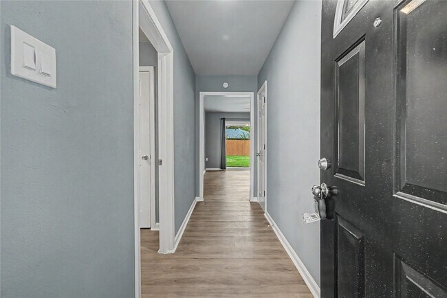 Building Photo - 6343 Maple Hill Dr