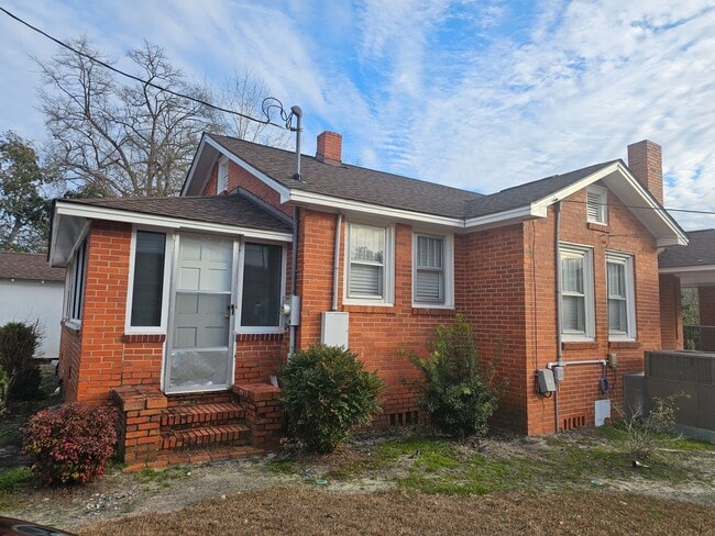 Building Photo - 3 BD / 2 BA Unfurnished