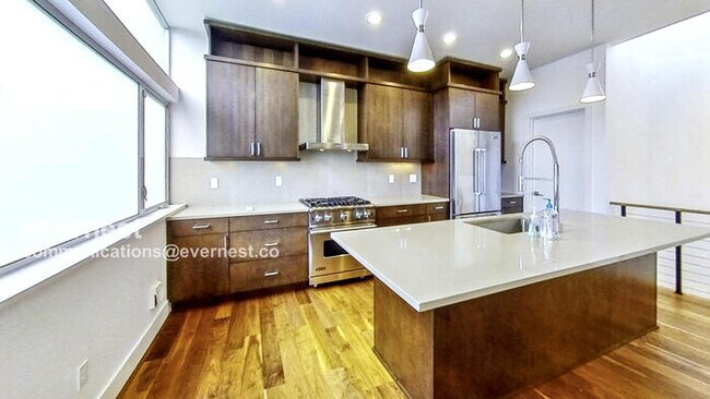 Foto del edificio - 2618 Eastlake Ave E