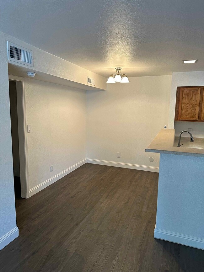 Building Photo - 2881 Huntington Blvd