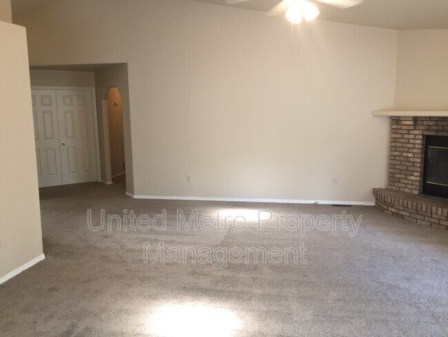 Building Photo - 1736 Rolling Hills Dr