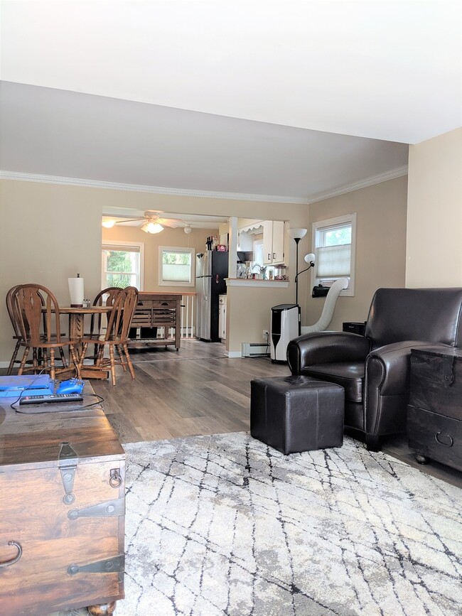Building Photo - 2 Bedroom Remodeled Home with Lake Access