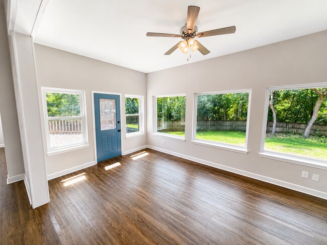 Foto del edificio - Updated 3BR Niceville Home with Soaring Ceilings, Luxury Primary Suite & Spacious Cul-de-Sac Lot