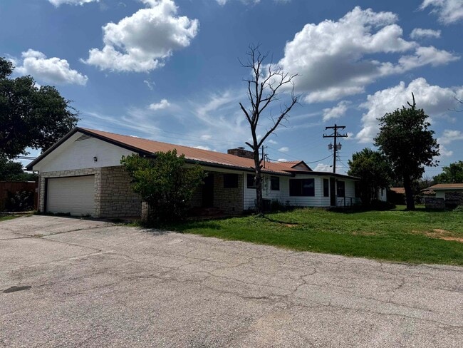Building Photo - 101 Lake Breeze Dr