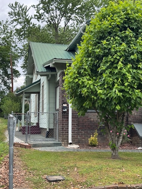 Foto del edificio - 2531 Woodbine Ave