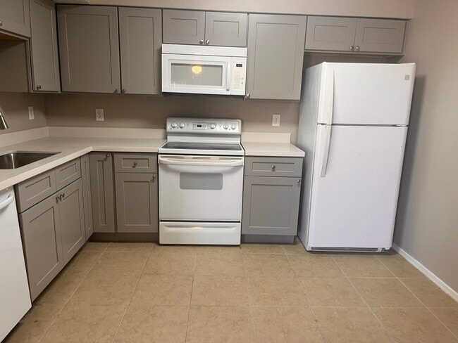 Kitchen - 6213 E Greenway St