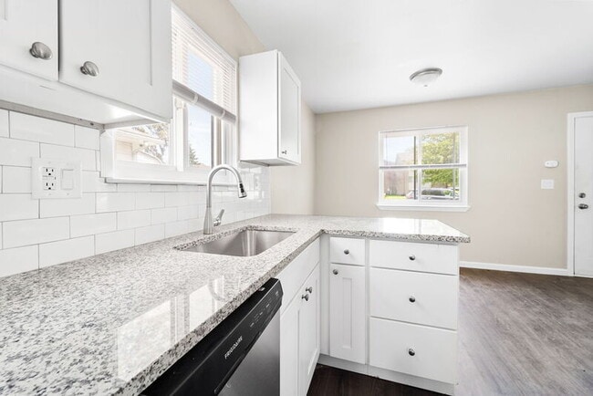 Photo - 422 Farmington Rd House