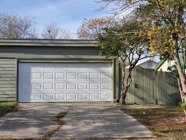 Building Photo - 7906 Falcon Ridge Dr