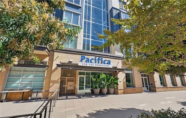 Foto del edificio - **150 The Promenade N #415 Long Beach** Upstairs Spacious 2 bedroom 2 bath !!2 weeks free OAC!!