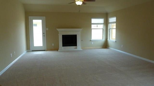 Foto del edificio - 2213 Willow Creek Dr