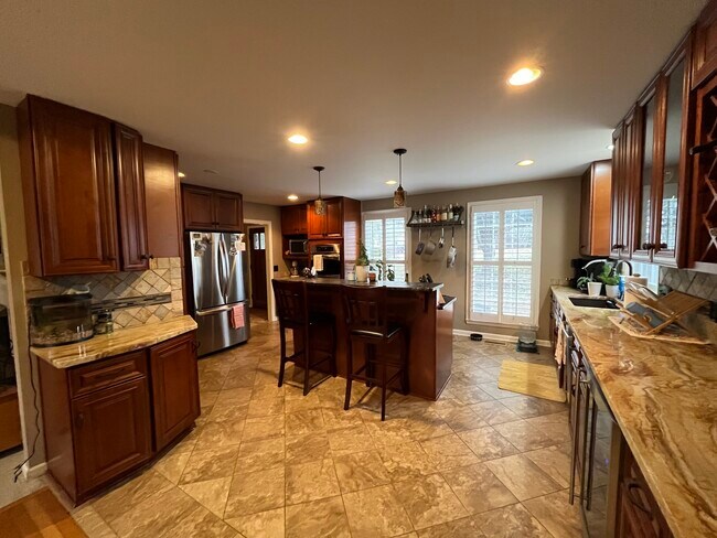 Building Photo - 5010 Regent Dr