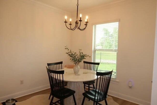 Building Photo - Golf Course and Pond Views