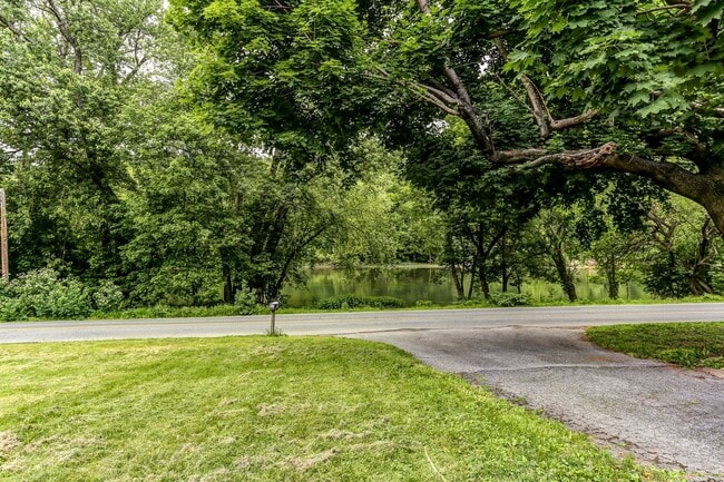 Building Photo - 3 Bed 1.5 bath in Camp Hill