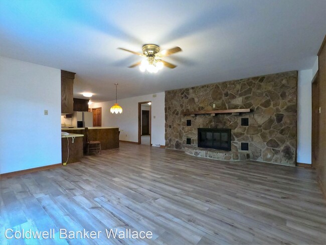 Building Photo - 4 br, 3 bath House - 2963 Meadowview Road