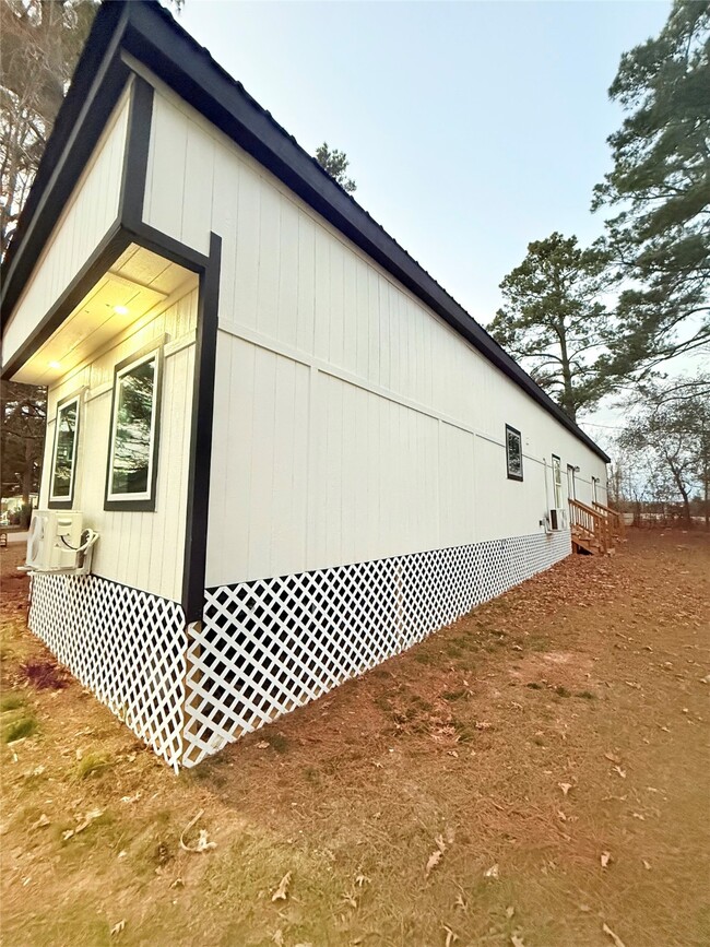 Building Photo - 12090 Canal St