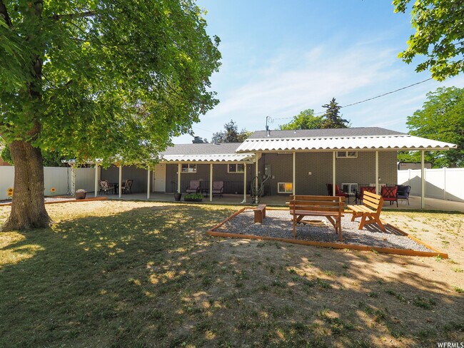 Building Photo - 363 E Mountain View Dr