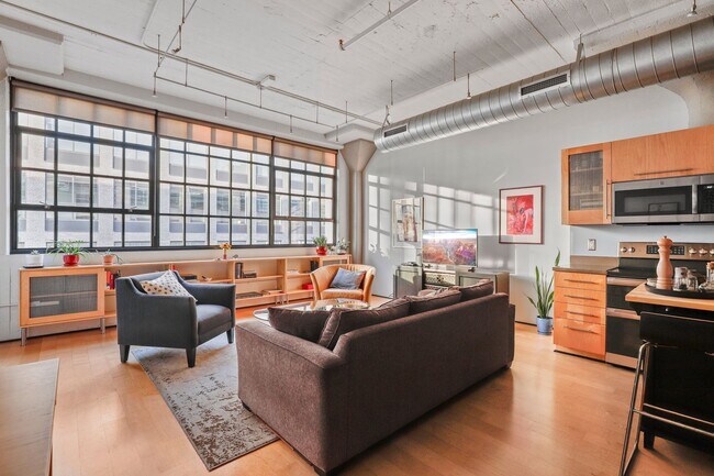 Foto del edificio - Stunning Pearl Loft with Washer/Dryer in Unit & Secure Parking