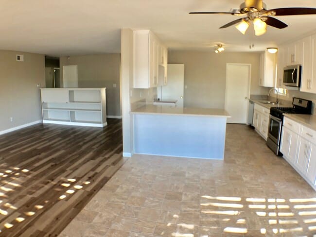 Building Photo - 3869 Grandview Pl