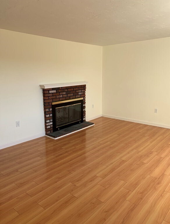 12 Plantation Rd, Oxford, MA 01540 Townhome Rentals in Oxford MA