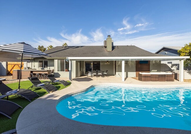 Foto del edificio - 709 W Vaughn St