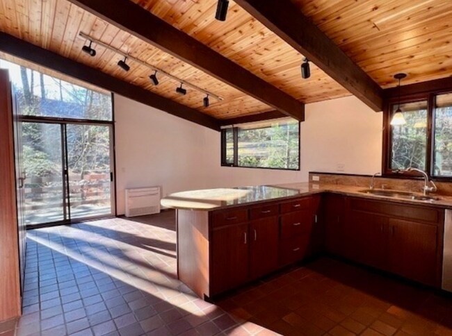 Foto del edificio - 12 White Pine Ln