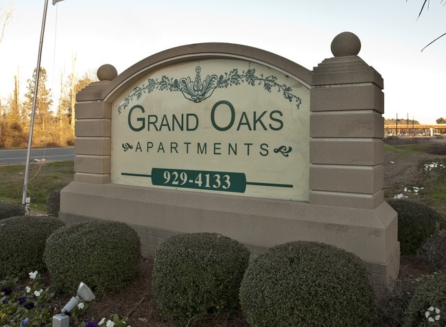 Building Photo - Grand Oaks