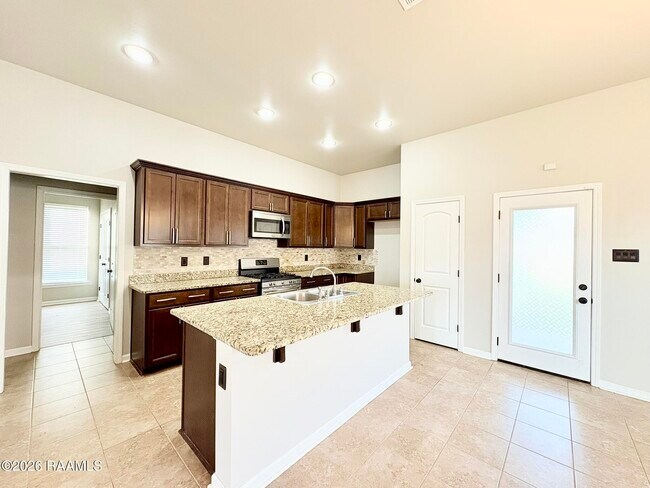 Building Photo - 129 Gray Birch Lp