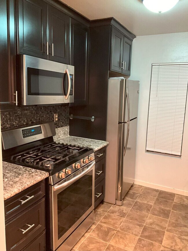 Building Photo - Dual Master Bedroom Condo in Mira Mesa.