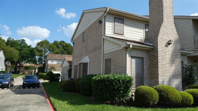 Foto del edificio - 800 Country Pl Dr