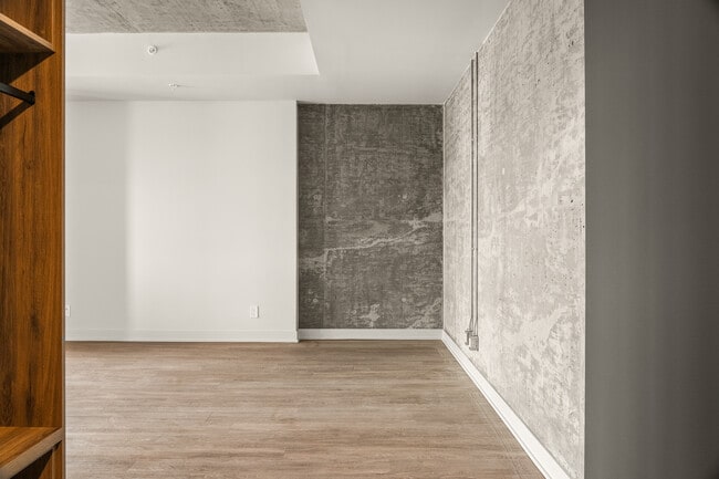 K-1 Suite - Entry - Fourth Street Lofts (4SL)