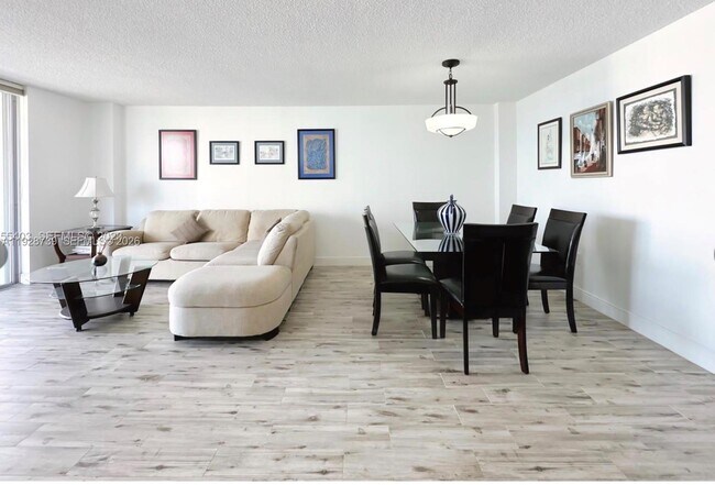 Foto del edificio - 5701 Collins Ave