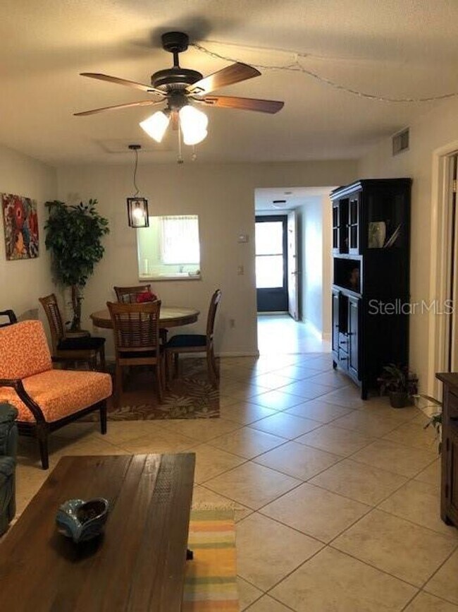Foto del edificio - 102 Capri Isles Blvd
