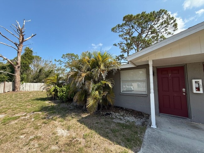 Foto del edificio - 2 Bedroom 1 Bath Duplex with Washer/Dryer!...