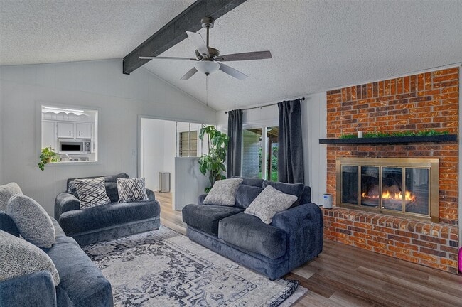 Foto del edificio - 130 Elmview Ln