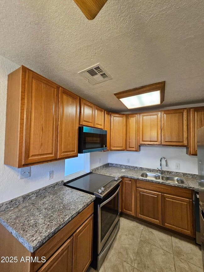 Foto del edificio - 1124 N Gilbert Ave