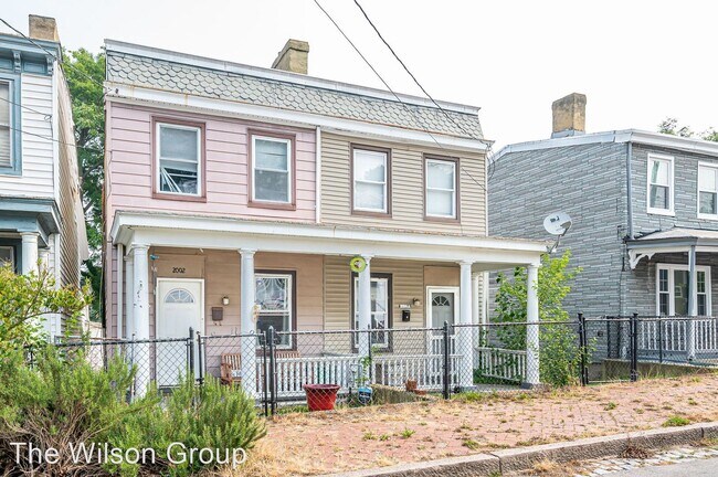 Foto del edificio - 1 br, 1.5 bath House - 2002 Cedar Street