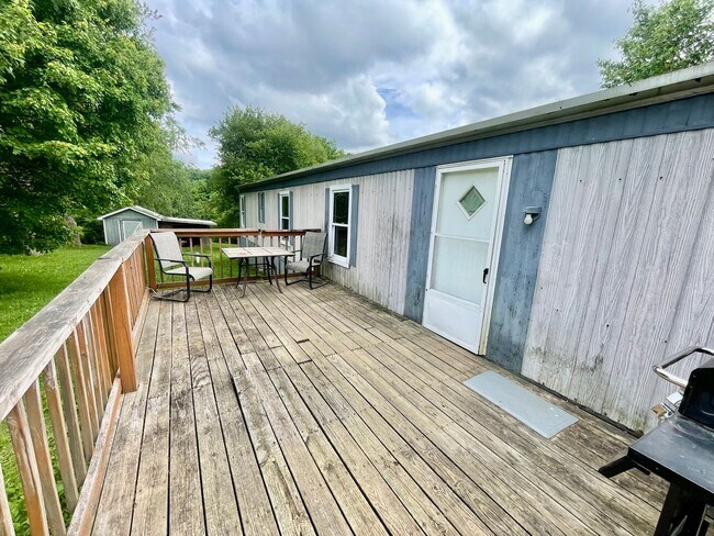 Foto del edificio - 2 Bed 1 Bath- Aliquippa PA