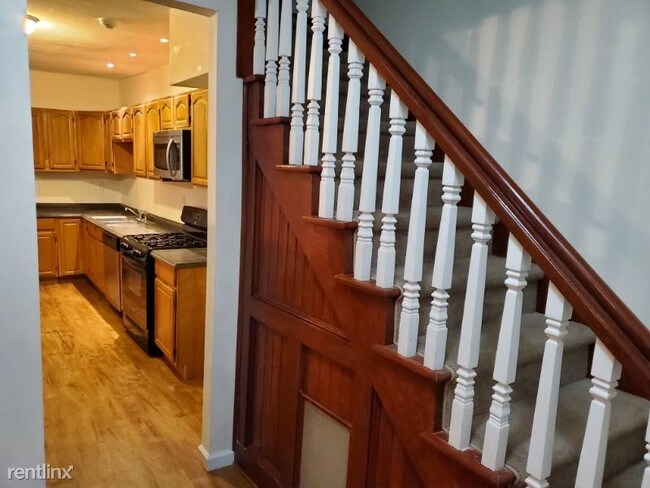 Building Photo - 2 br, 1 bath Apartment - 104 Dudley St