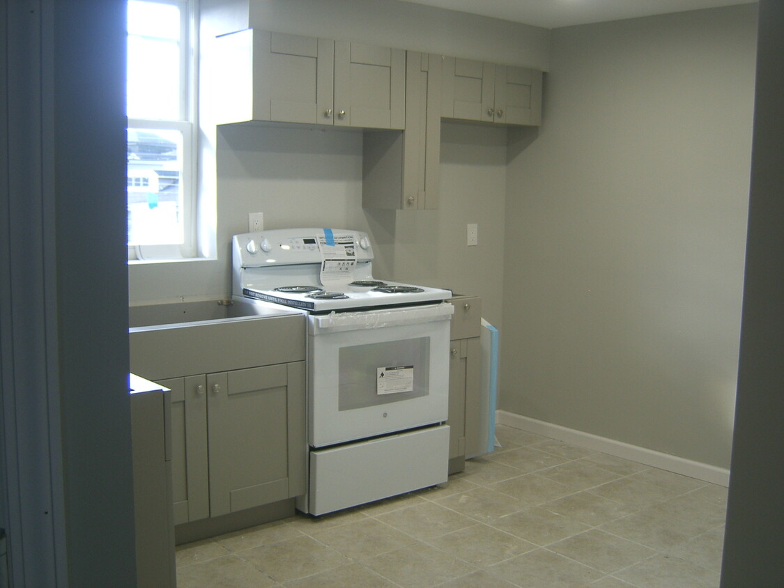 EAT-IN KITCHEN - 15 Sunset Ln