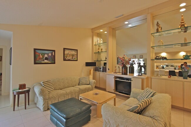 Foto del edificio - 10201 Chapman Oak Ct