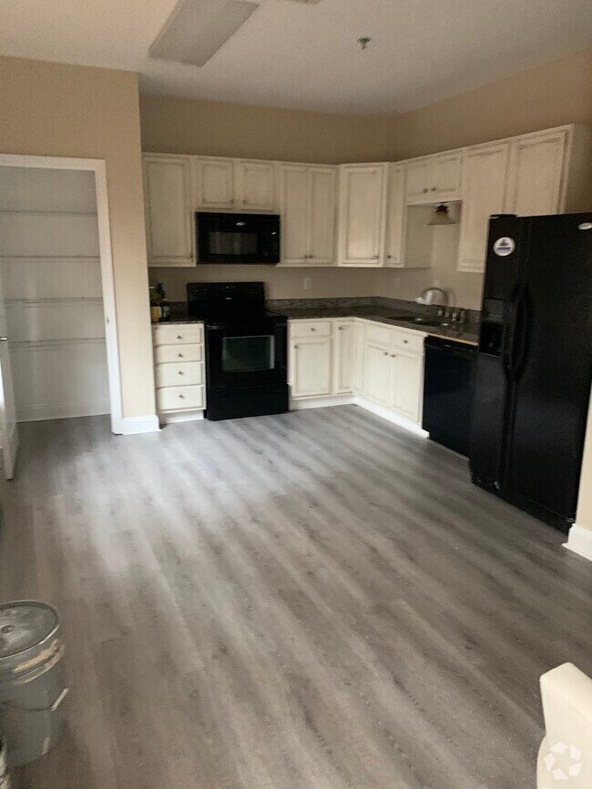 Condos for Rent Near Naval Coastal Systems Center in Panama City Beach