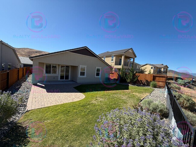 Foto del edificio - Gorgeous Newer 3 Bedroom Home! Located off...