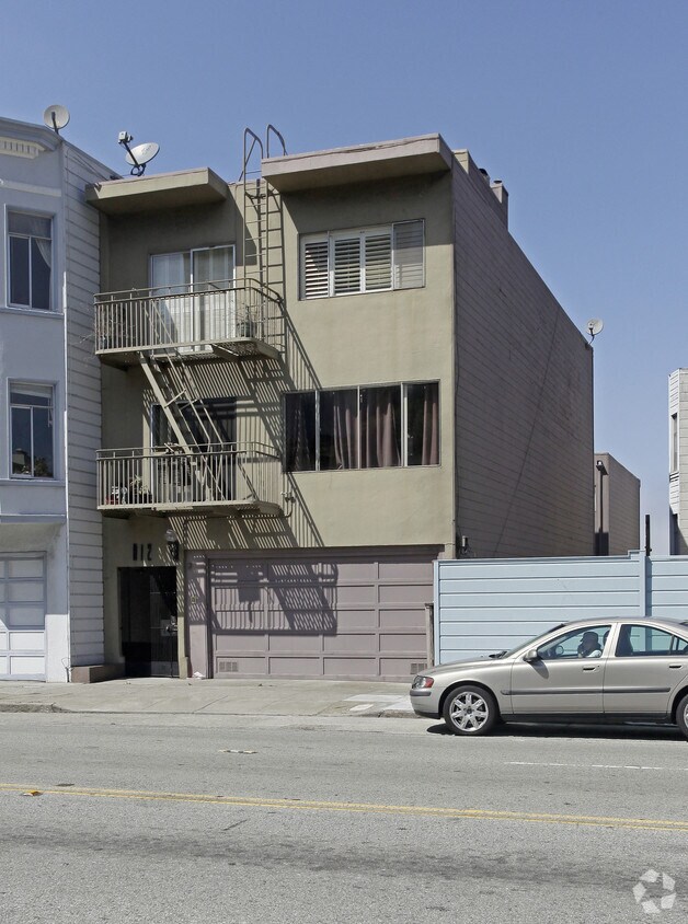 Primary Photo - 812 Bay St