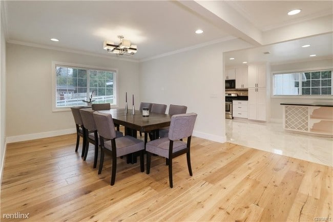 Building Photo - 4 br, 4 bath House - 5215 Del Moreno Dr